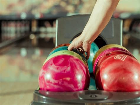 Balls Out Bowling naked bowling event planned for Pittsburgh。